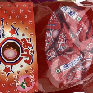    حلوى محشوة بالعلكة نكهه الكرز 540 غ 63 حبه